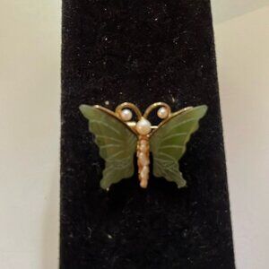 🦋✨ Vintage Gold & Green Butterfly Brooch Pin with Faux Pearl Accents